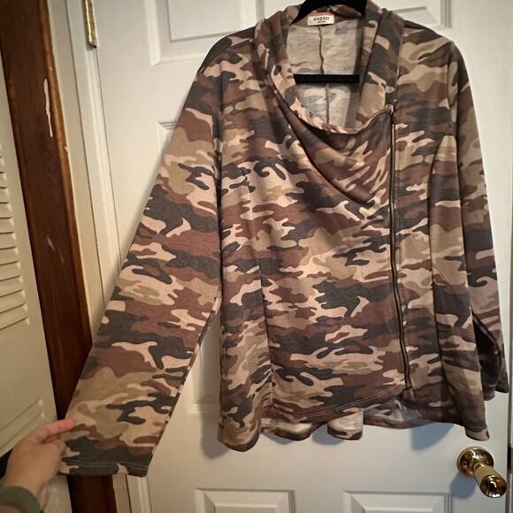 Camo Hideout Jacket by Andree' by Unit 3X - Picture 2 of 12
